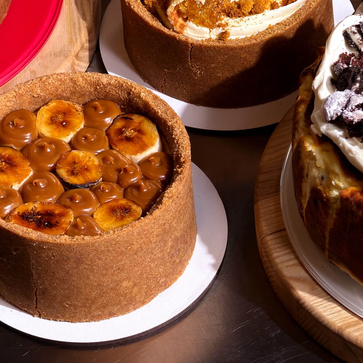 Bento Banoffee Cheesecake with creamy caramel flavor and roasted banana in decor