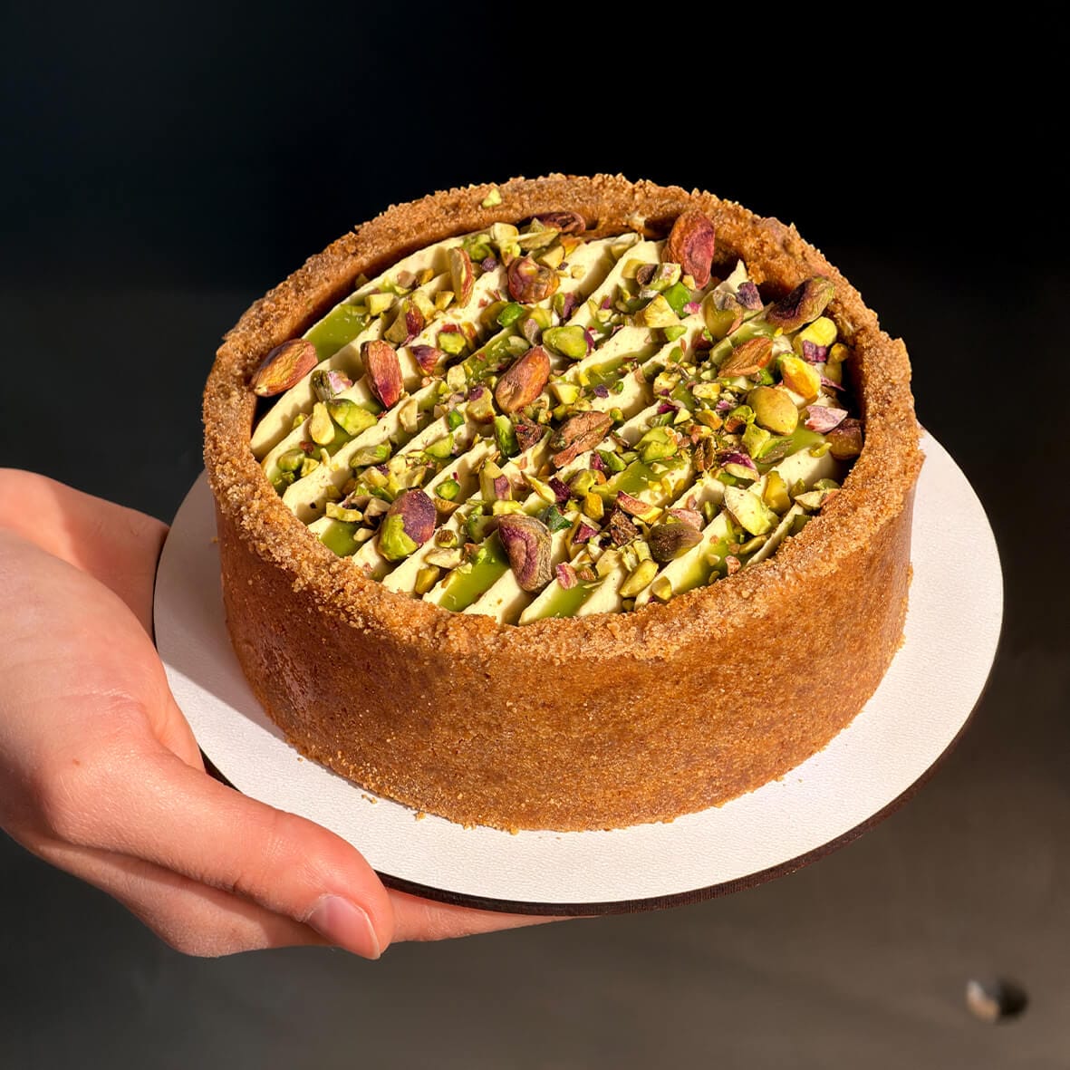 Фісташковий бенто чізкейк від Cheesecake Family - цілий чизкейк із фісташковим ганашем та подрібненими фісташками
