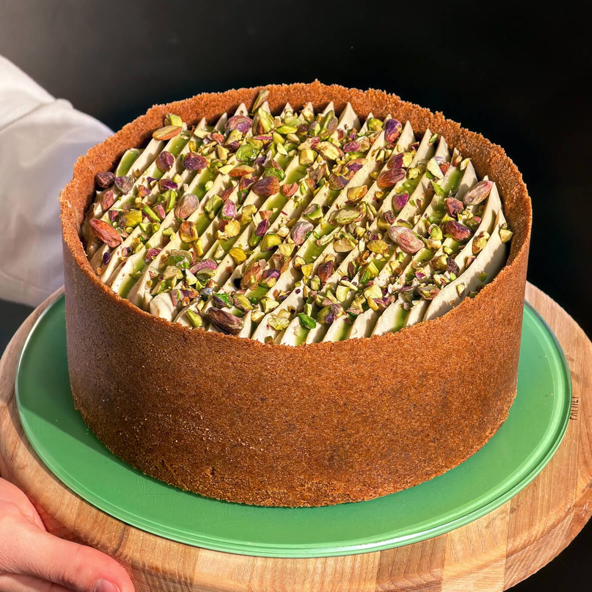 Цілий фісташковий чізкейк від Cheesecake Family - цілий чизкейк із фісташковим ганашем та подрібненими фісташками
