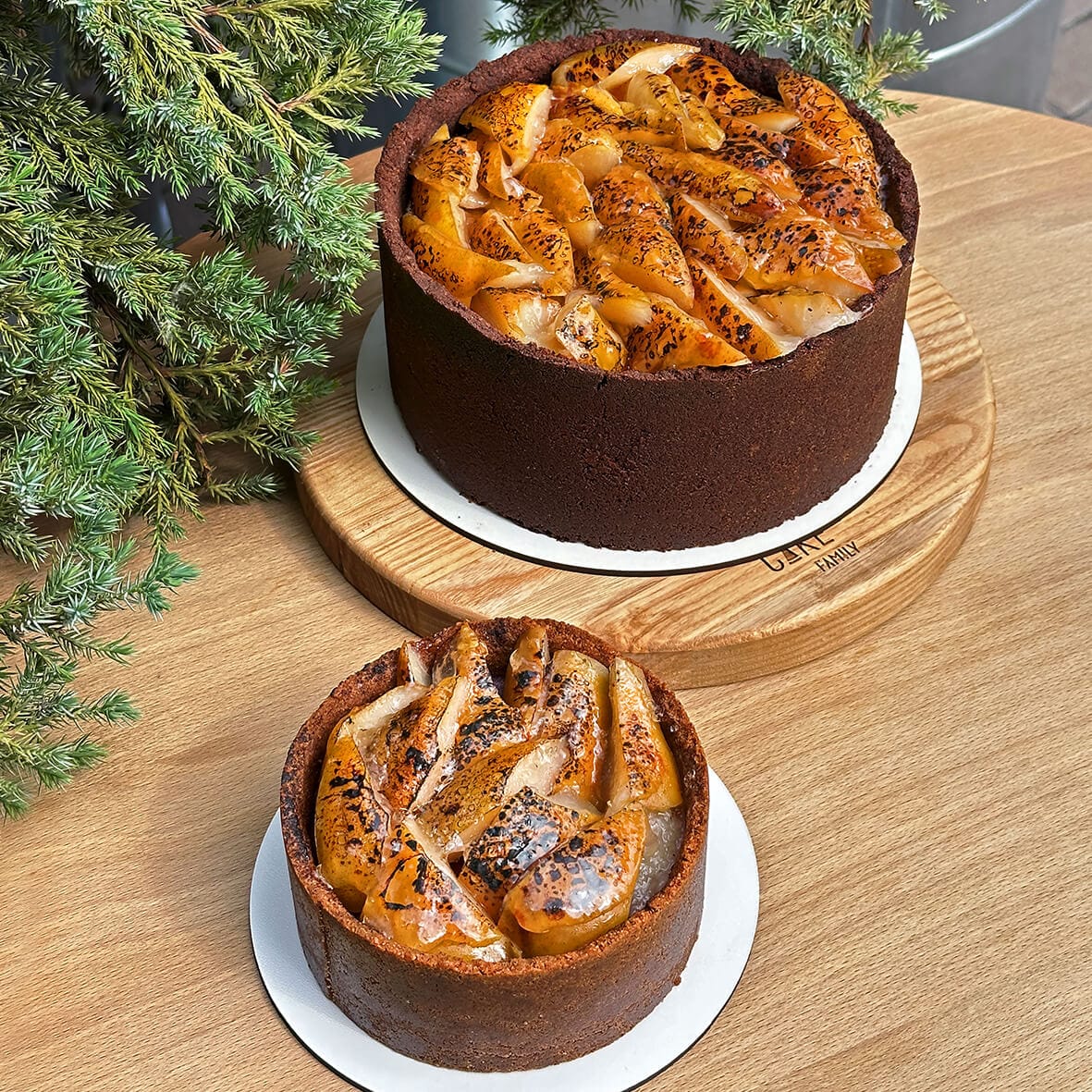 Cheesecake Family найбільша колекція чизкейків в Києві груша кардамон великий і бенто чизкейк